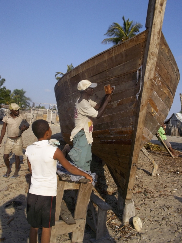 Fabrication de boutres et plage de Belo-sur-Mer